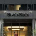 Comparatif Stratégique : Larry Fink (BlackRock) vs Warren Buffett (Berkshire Hathaway)