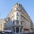 L’acquisition de grands immeubles de prestige au centre de Paris par Amancio Ortega Gaona, via sa société d’investissement Pontegadea, est le fruit d’une stratégie économique sophistiquée